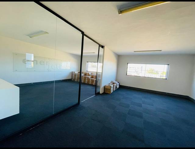 1,884M² OFFICE FOR SALE IN HALFWAY HOUSE